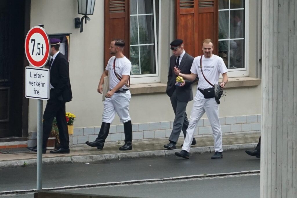 Andreas Koch, Oliver Naumann und Thomas Berthold am 22.08.2020 bei der Pro Patria Mensur mit der Normannia Jena in Maua (Bild: Rechercheportal Jena-SHK)
