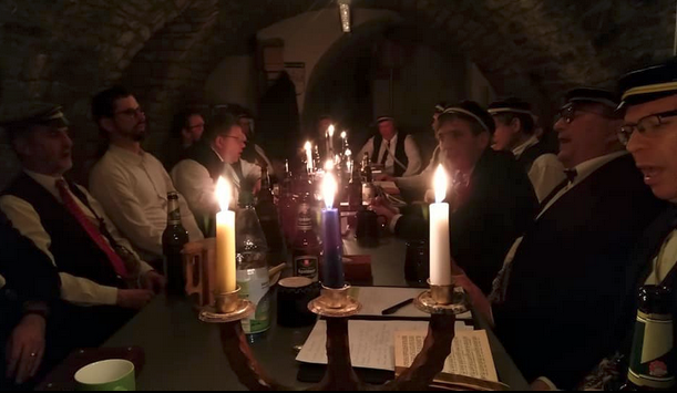 Stefan Gerber (1.v.r.) beim korporierten Trinken im Januar 2020 (Foto: Facebook)