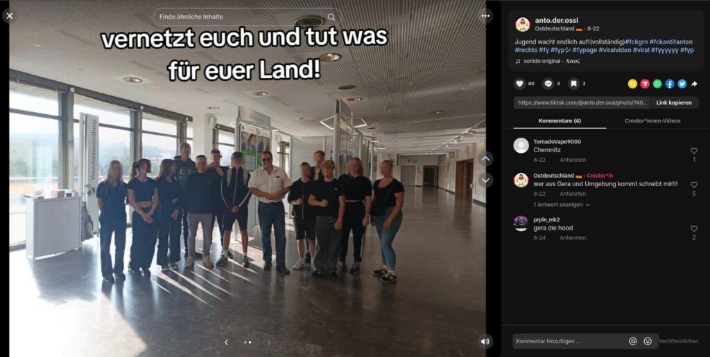 Gruppenfoto der Gerschen Jugend mit Stephan Brandner bei einem Parlamentsbesuch. Alle Jugendlichen sind verpixelt, viele zeigen eine Faust. Der Urheber des Beitrags, Anthony Scholz, hat den Schriftzug "vernetzt euch und tut was für euer Land!" hinzugefügt.